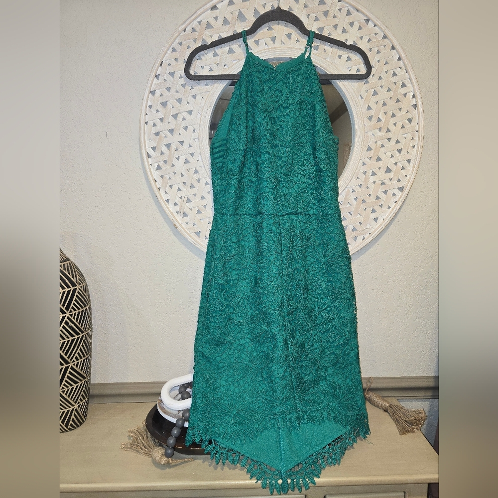 Adelyn Rae Emerald Green Lace Halter Dress Size M Halter Neck Side Detail Midi